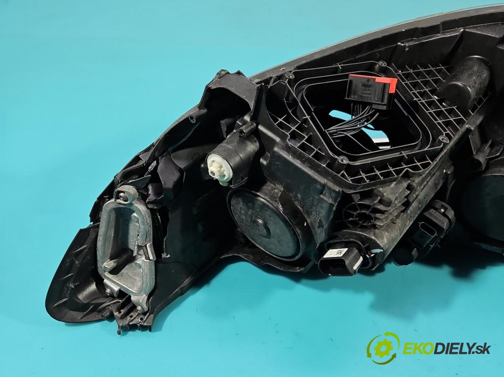 Renault Kadjar 2015-2022 1.3 140 hp automatic 103 kW 1332 cm3 5- světlo pravý 260105570R (Pravé přední světlo)