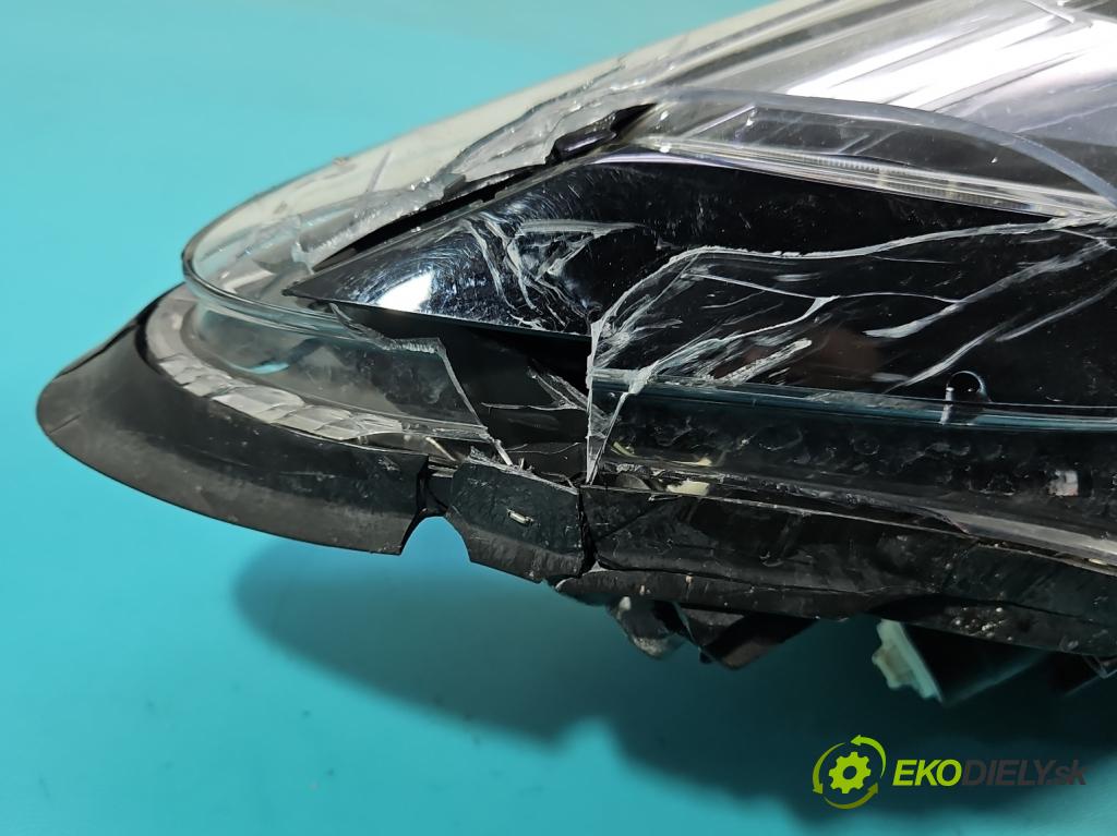 Renault Kadjar 2015-2022 1.3 140 hp automatic 103 kW 1332 cm3 5- světlo pravý 260105570R (Pravé přední světlo)