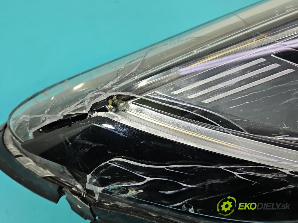 Renault Kadjar 2015-2022 1.3 140 hp automatic 103 kW 1332 cm3 5- světlo pravý 260105570R (Pravé přední světlo)