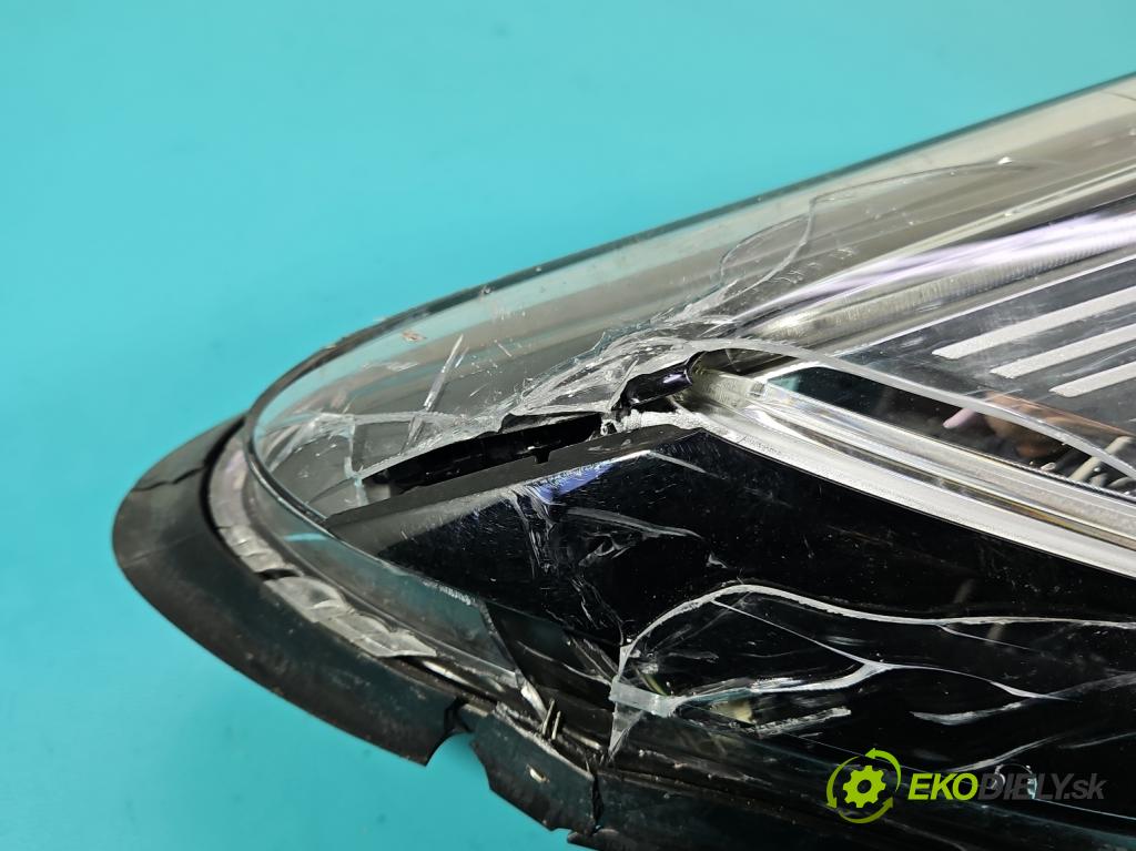 Renault Kadjar 2015-2022 1.3 140 hp automatic 103 kW 1332 cm3 5- světlo pravý 260105570R (Pravé přední světlo)