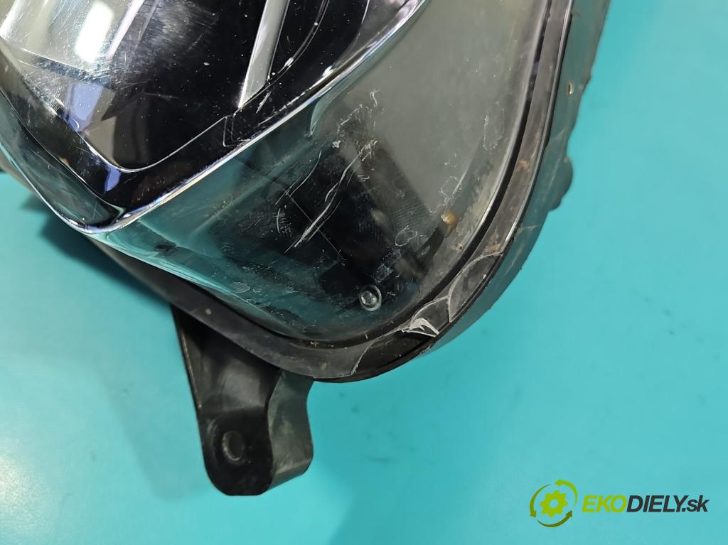 Renault Kadjar 2015-2022 1.3 140 hp automatic 103 kW 1332 cm3 5- světlo pravý 260105570R (Pravé přední světlo)