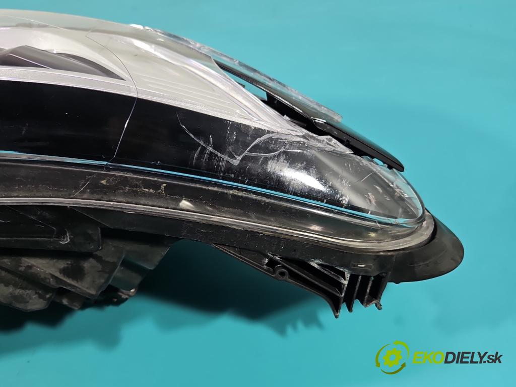 Renault Kadjar 2015-2022 1.3 140 hp automatic 103 kW 1332 cm3 5- světlo pravý 260105570R (Pravé přední světlo)