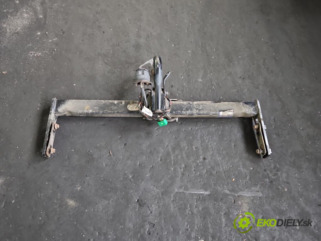 Volvo V40 II 2012-2019 1.6 T3 150 hp manual 110 kW 1596 cm3 5- oko tažné  (Tažné zařízení)