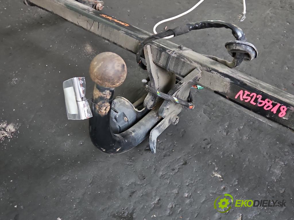 Volvo V40 II 2012-2019 1.6 T3 150 hp manual 110 kW 1596 cm3 5- oko tažné  (Tažné zařízení)