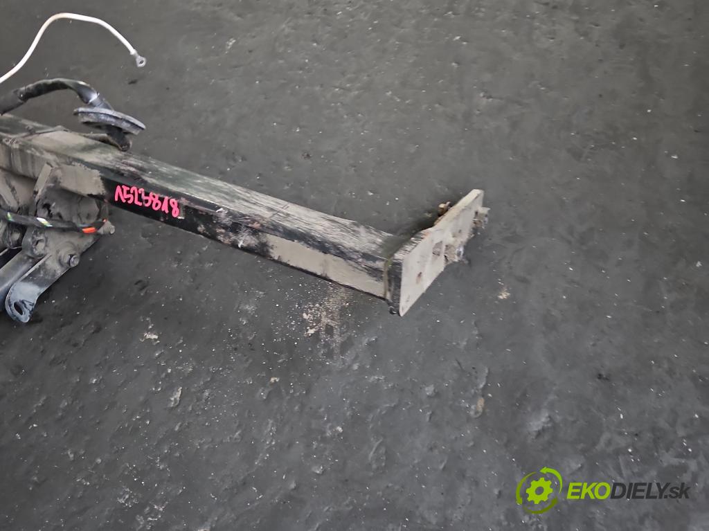 Volvo V40 II 2012-2019 1.6 T3 150 hp manual 110 kW 1596 cm3 5- oko tažné  (Tažné zařízení)