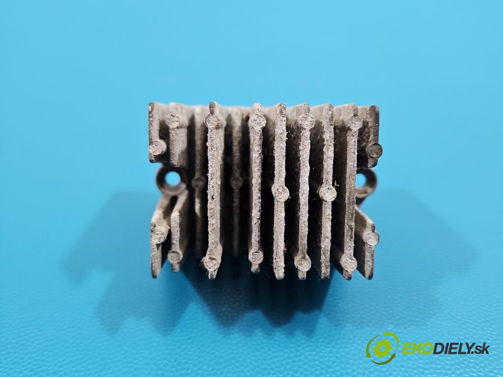 Volvo V40 II 2012-2019 1.6 T3 150 hp manual 110 kW 1596 cm3 5- modul lampy: MD E9 6403