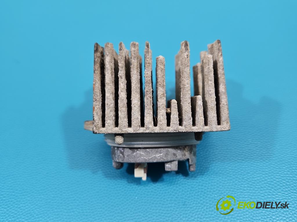 Volvo V40 II 2012-2019 1.6 T3 150 hp manual 110 kW 1596 cm3 5- modul lampy: MD E9 6403