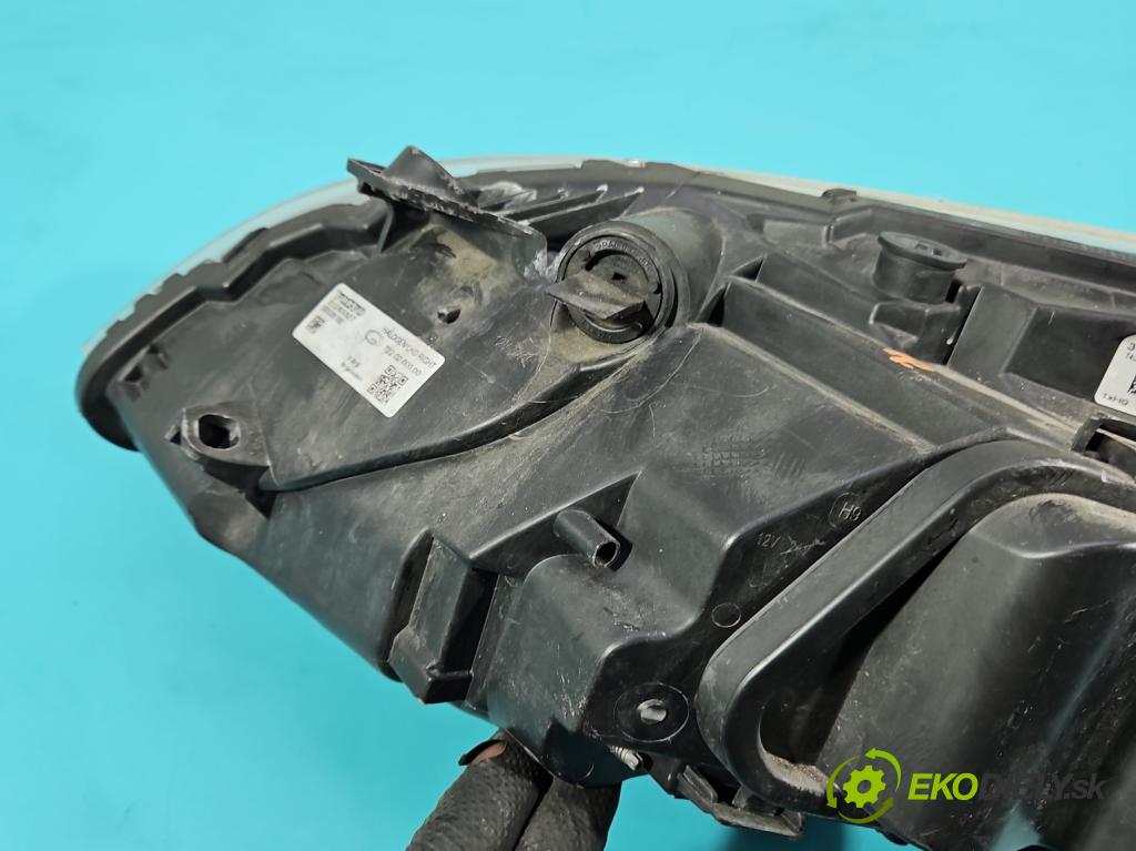 Volvo V40 II 2012-2019 1.6 T3 150 HP manual 110 kW 1596 cm3 5- Reflektor: pravý 31283327 (Svetlo predné pravé)