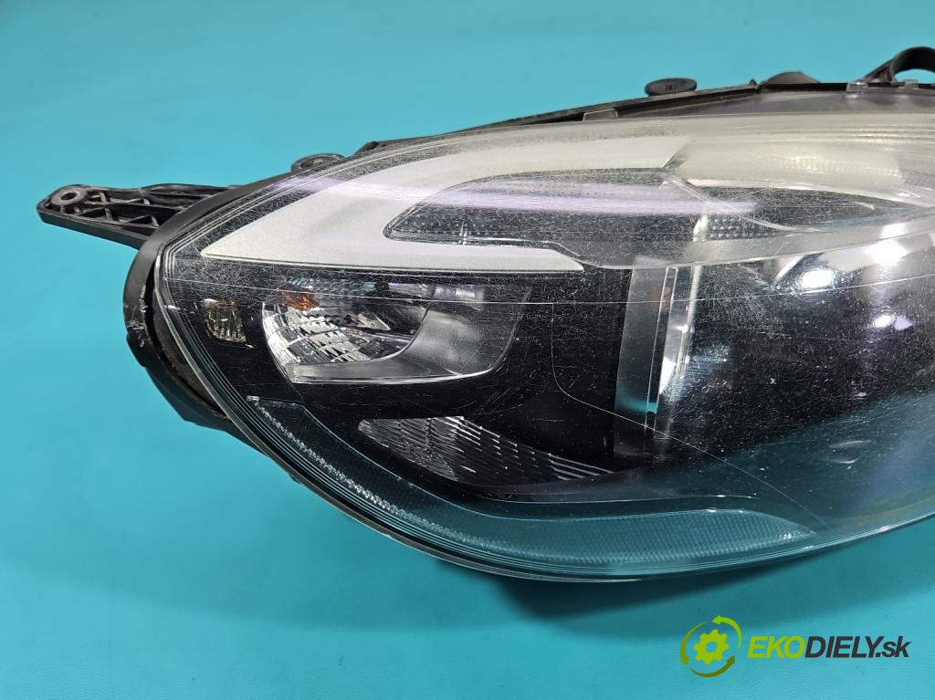 Volvo V40 II 2012-2019 1.6 T3 150 HP manual 110 kW 1596 cm3 5- Reflektor: pravý 31283327 (Svetlo predné pravé)