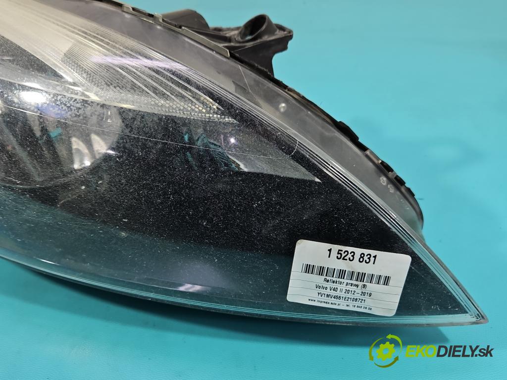 Volvo V40 II 2012-2019 1.6 T3 150 HP manual 110 kW 1596 cm3 5- Reflektor: pravý 31283327 (Svetlo predné pravé)