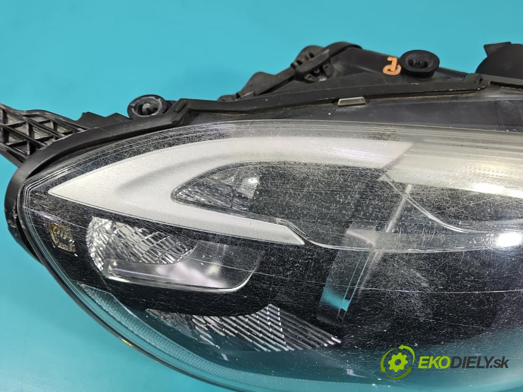 Volvo V40 II 2012-2019 1.6 T3 150 HP manual 110 kW 1596 cm3 5- Reflektor: pravý 31283327 (Svetlo predné pravé)