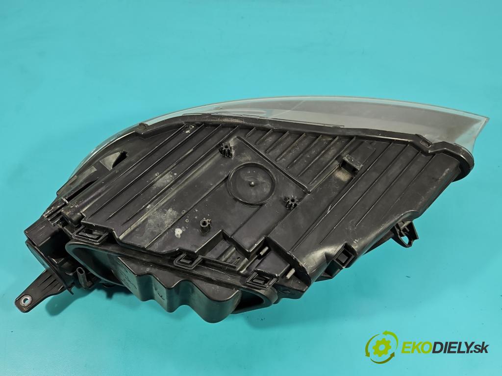 Volvo V40 II 2012-2019 1.6 T3 150 HP manual 110 kW 1596 cm3 5- Reflektor: pravý 31283327 (Svetlo predné pravé)