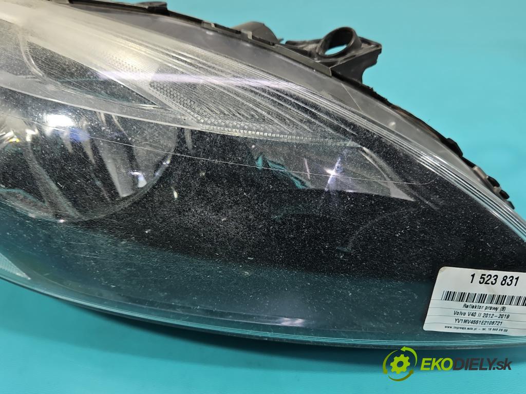 Volvo V40 II 2012-2019 1.6 T3 150 HP manual 110 kW 1596 cm3 5- Reflektor: pravý 31283327 (Svetlo predné pravé)