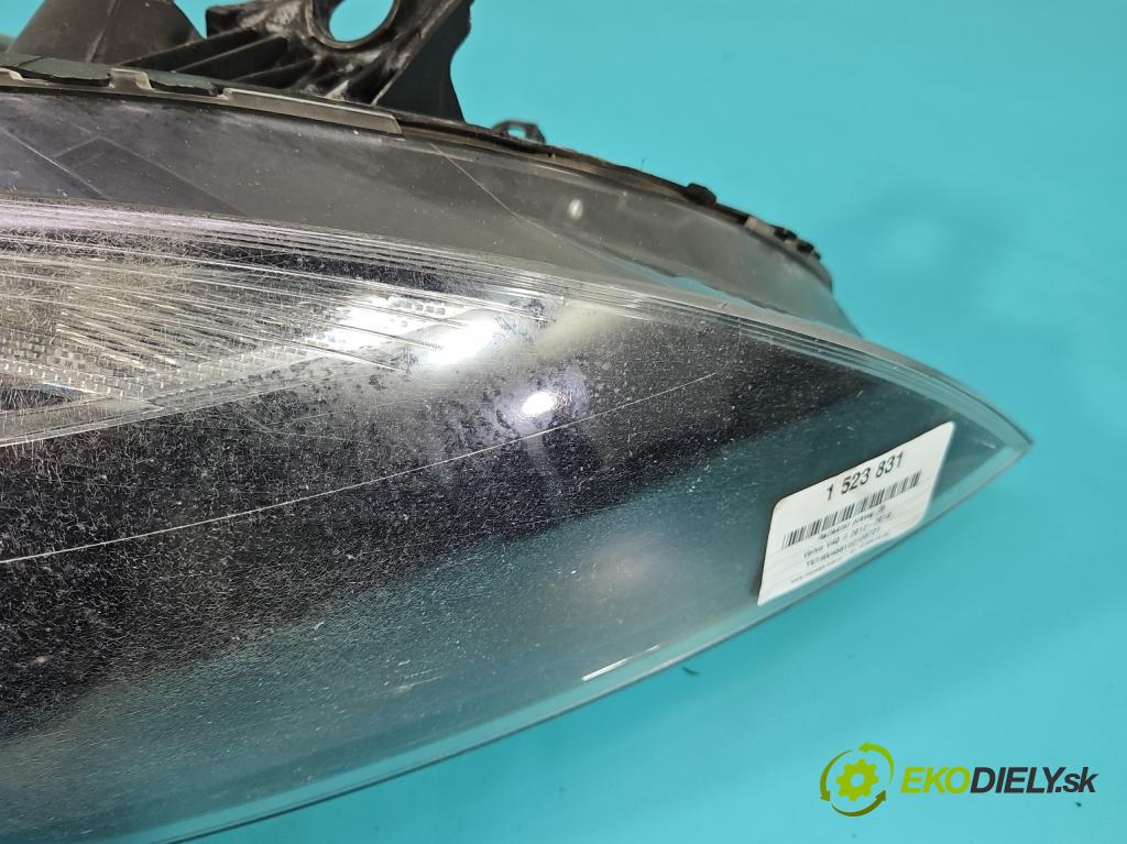 Volvo V40 II 2012-2019 1.6 T3 150 HP manual 110 kW 1596 cm3 5- Reflektor: pravý 31283327 (Svetlo predné pravé)