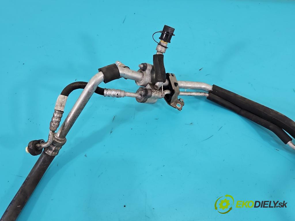 Volvo V40 II 2012-2019 1.6 T3 150 HP manual 110 kW 1596 cm3 5- rúrka klimatizácie