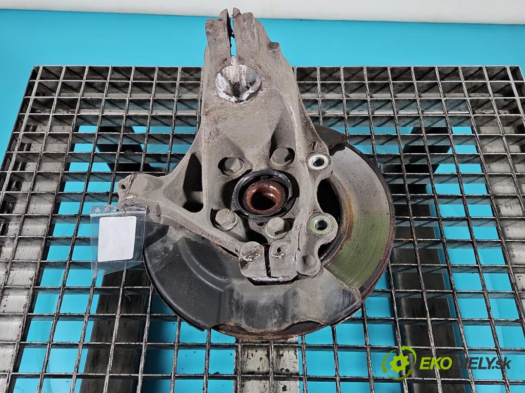 Volvo V40 II 2012-2019 1.6 T3 150 hp manual 110 kW 1596 cm3 5- náboj levé  (Náboj kola)