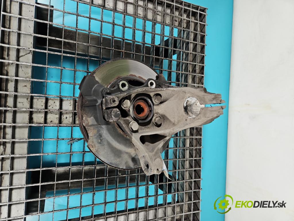 Volvo V40 II 2012-2019 1.6 T3 150 HP manual 110 kW 1596 cm3 5- náboj pravé  (Náboj kolesa)