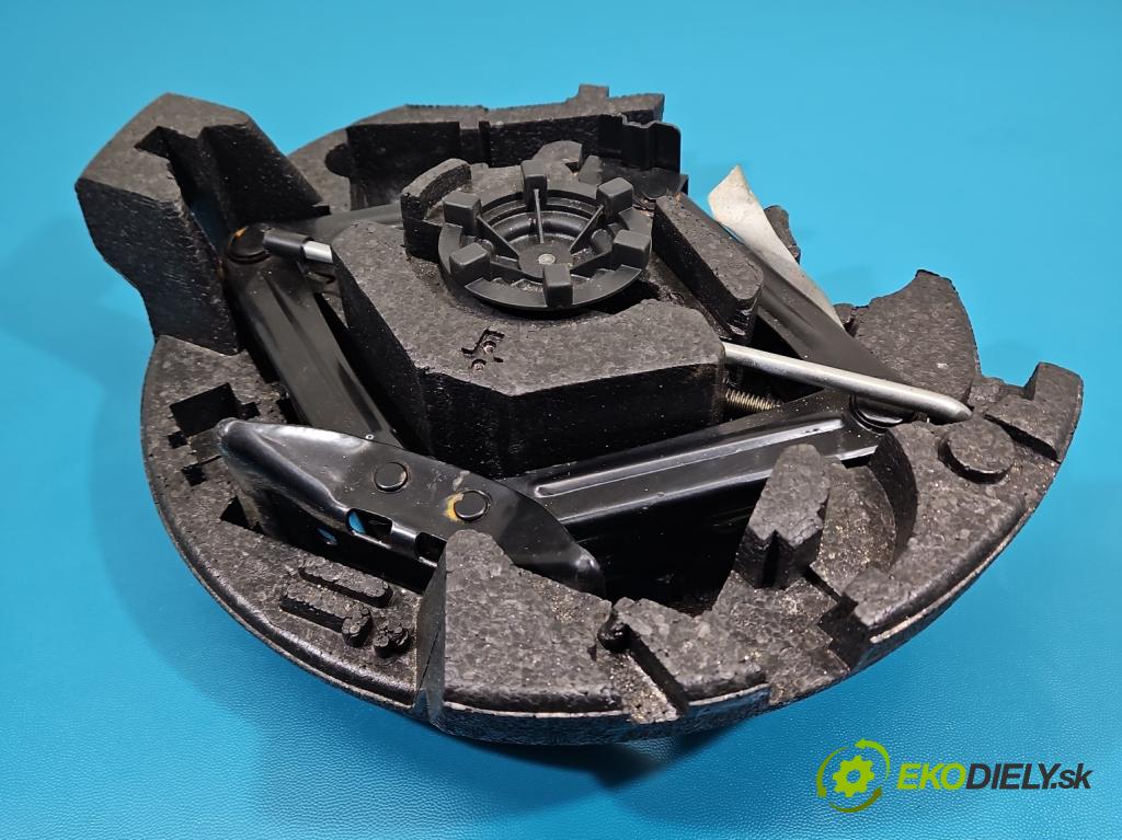 Volvo V40 II 2012-2019 1.6 T3 150 HP manual 110 kW 1596 cm3 5- mechanizmus okna automobilovy 31381882