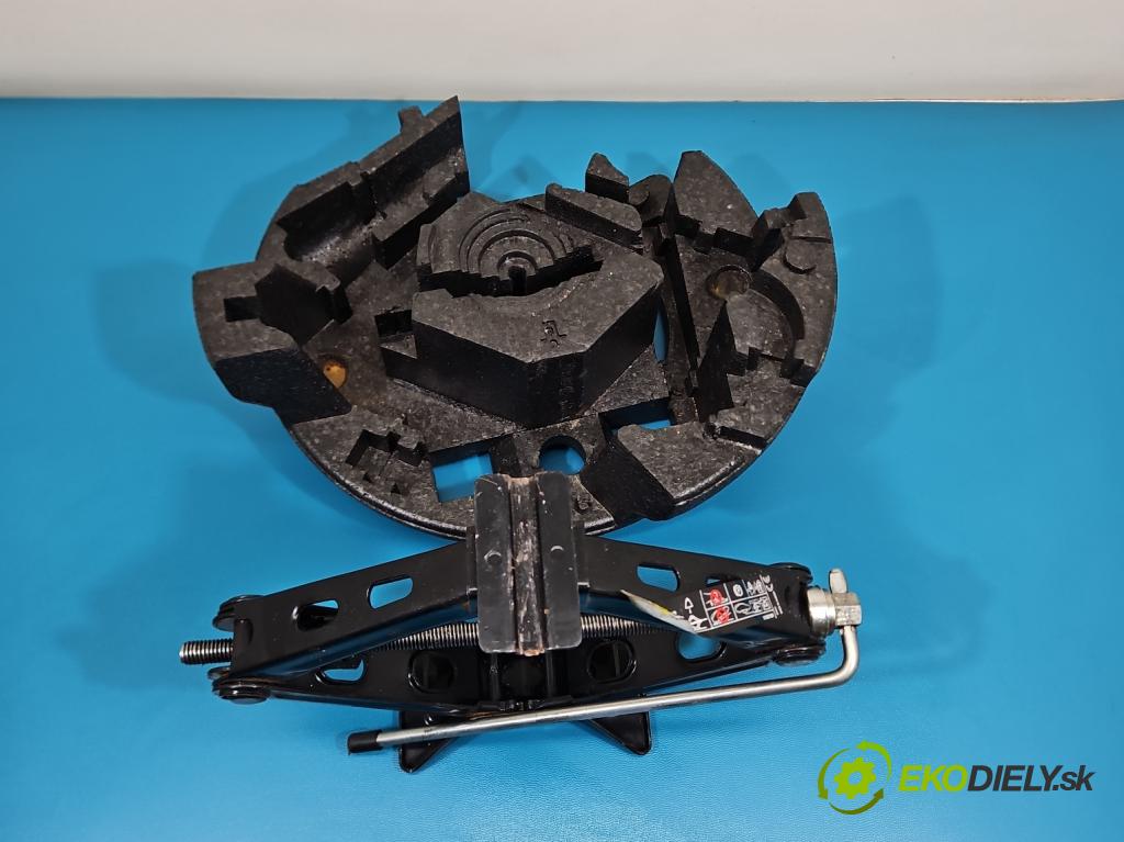 Volvo V40 II 2012-2019 1.6 T3 150 HP manual 110 kW 1596 cm3 5- mechanizmus okna automobilovy 31381882