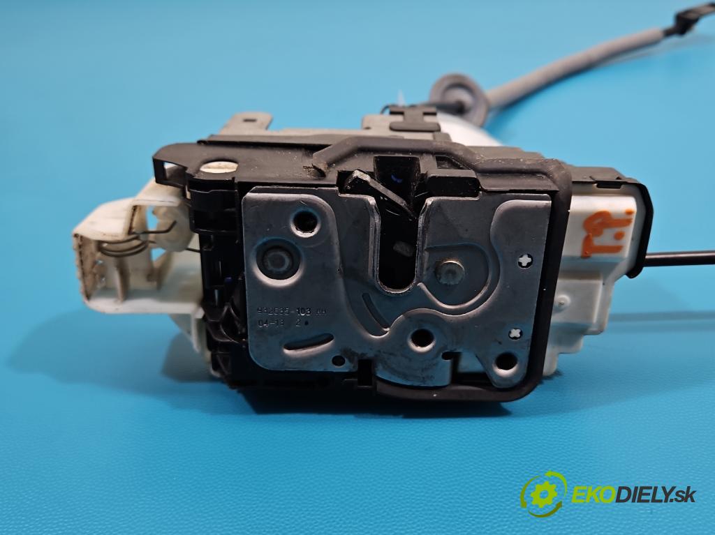 Volvo V40 II 2012-2019 1.6 T3 150 HP manual 110 kW 1596 cm3 5- zámok zadné pravý 31391831