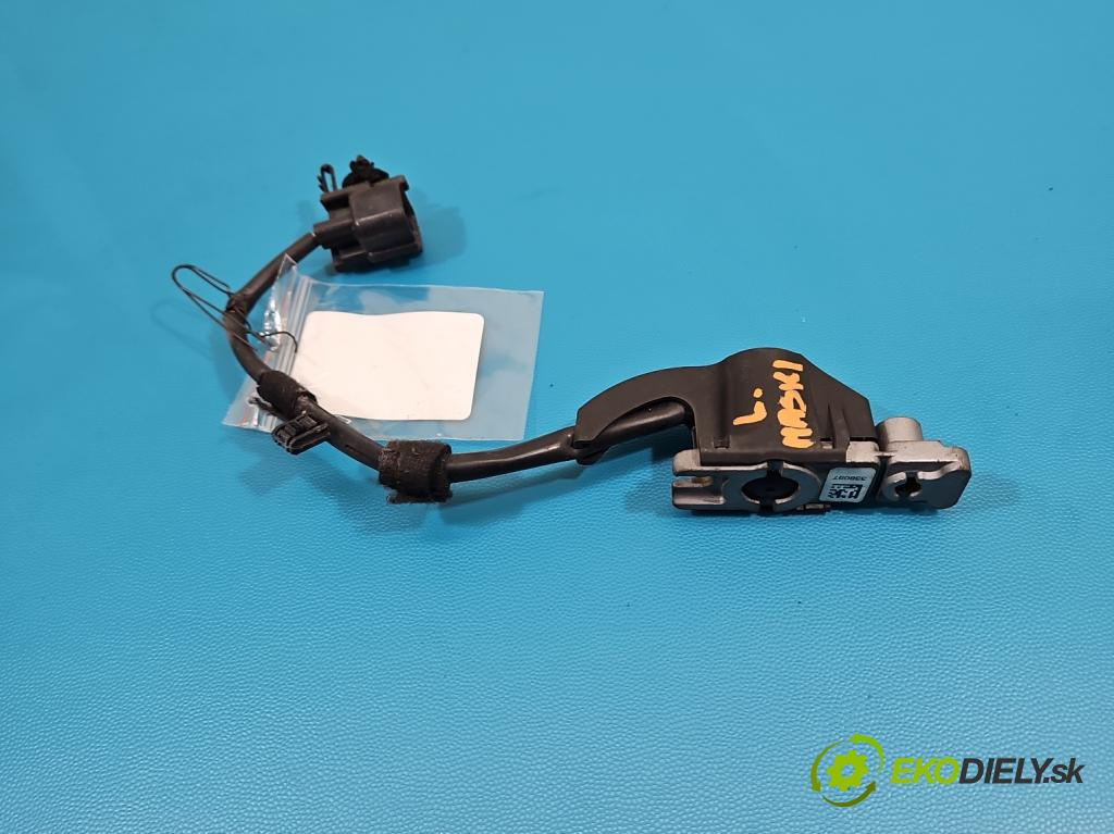 Volvo V40 II 2012-2019 1.6 T3 150 HP manual 110 kW 1596 cm3 5- airbag vzduch: ostatné P31305432