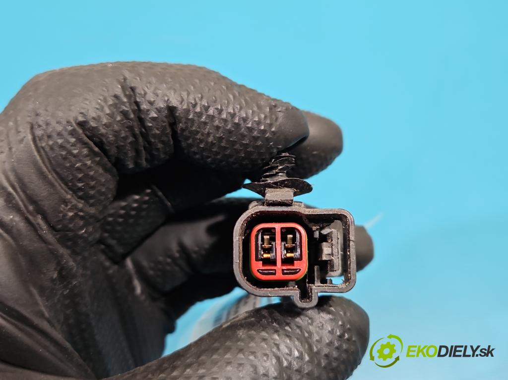 Volvo V40 II 2012-2019 1.6 T3 150 HP manual 110 kW 1596 cm3 5- airbag vzduch: ostatné P31305432