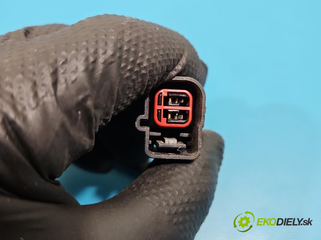 Volvo V40 II 2012-2019 1.6 T3 150 HP manual 110 kW 1596 cm3 5- airbag vzduch: ostatné P31305432