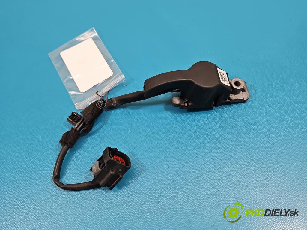 Volvo V40 II 2012-2019 1.6 T3 150 HP manual 110 kW 1596 cm3 5- airbag vzduch: ostatné P31305432