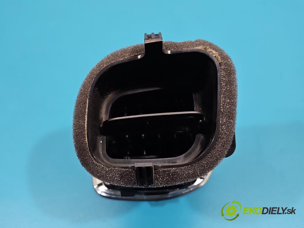 Volvo V40 II 2012-2019 1.6 T3 150 HP manual 110 kW 1596 cm3 5- Mřížka: kúrenia ostatné 30791697