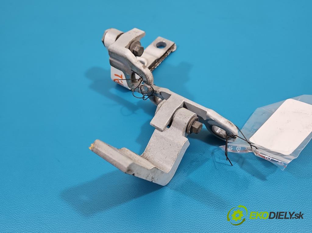 Volvo V40 II 2012-2019 1.6 T3 150 hp manual 110 kW 1596 cm3 5- Závěs: dveře zadní levý A046572