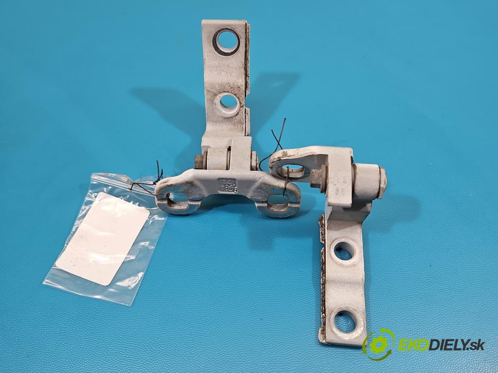 Volvo V40 II 2012-2019 1.6 T3 150 hp manual 110 kW 1596 cm3 5- Závěs: dveře zadní levý A046572