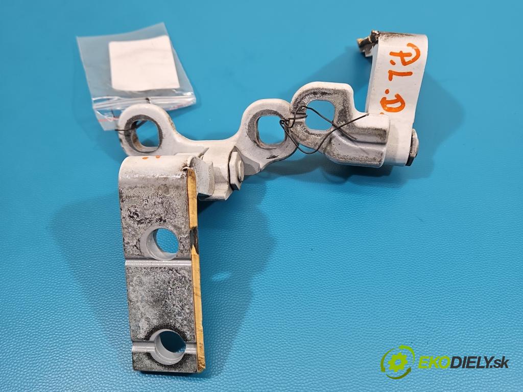 Volvo V40 II 2012-2019 1.6 T3 150 hp manual 110 kW 1596 cm3 5- Závěs: dveře zadní levý A046572