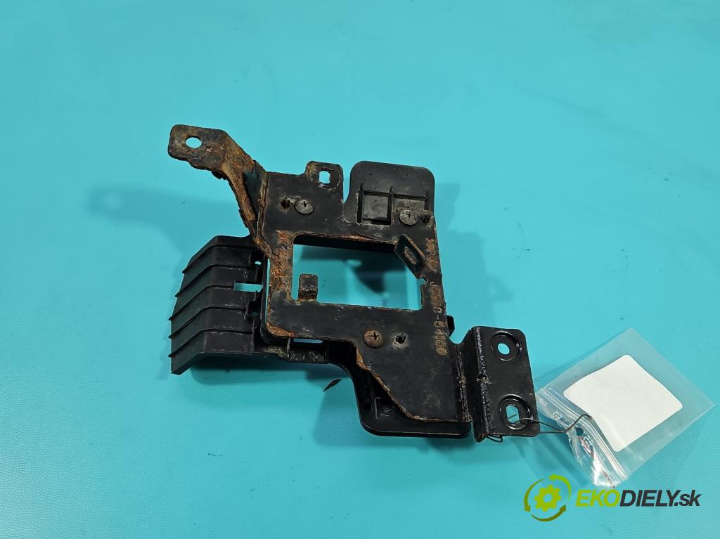 Kia Stinger 2017-2023 2.0 T-GDI: 256KM automatic 188 kW 1998 cm3 5- Upevnenie: J5958-79100