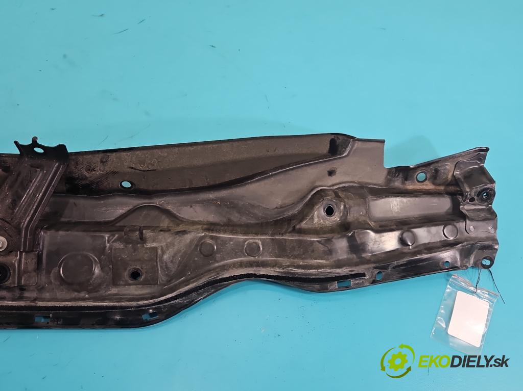 Lexus CT 2010-2022 1.8 VVTI 99 hp automatic 73 kW 1798 cm3 5- torpédo  (Plast pod čelním sklem)