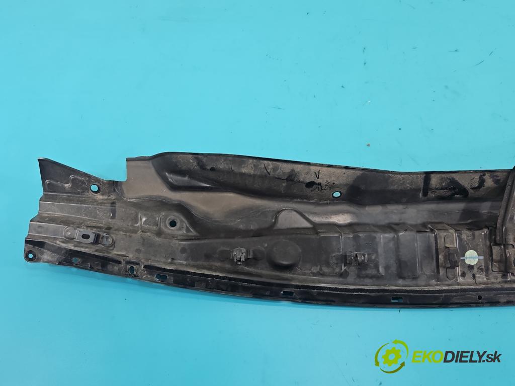 Lexus CT 2010-2022 1.8 VVTI 99 hp automatic 73 kW 1798 cm3 5- torpédo  (Plast pod čelním sklem)