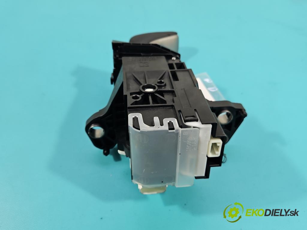 Lexus CT 2010-2022 1.8 VVTI 99 HP automatic 73 kW 1798 cm3 5- Páka: Změny: stupeň,rýchlosť 75C833-LHD (Rýchlostná páka (kulisa))