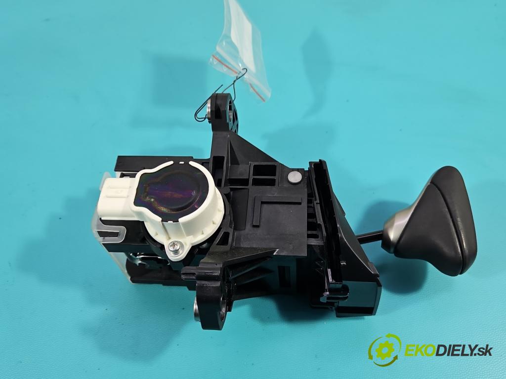 Lexus CT 2010-2022 1.8 VVTI 99 HP automatic 73 kW 1798 cm3 5- Páka: Změny: stupeň,rýchlosť 75C833-LHD (Rýchlostná páka (kulisa))