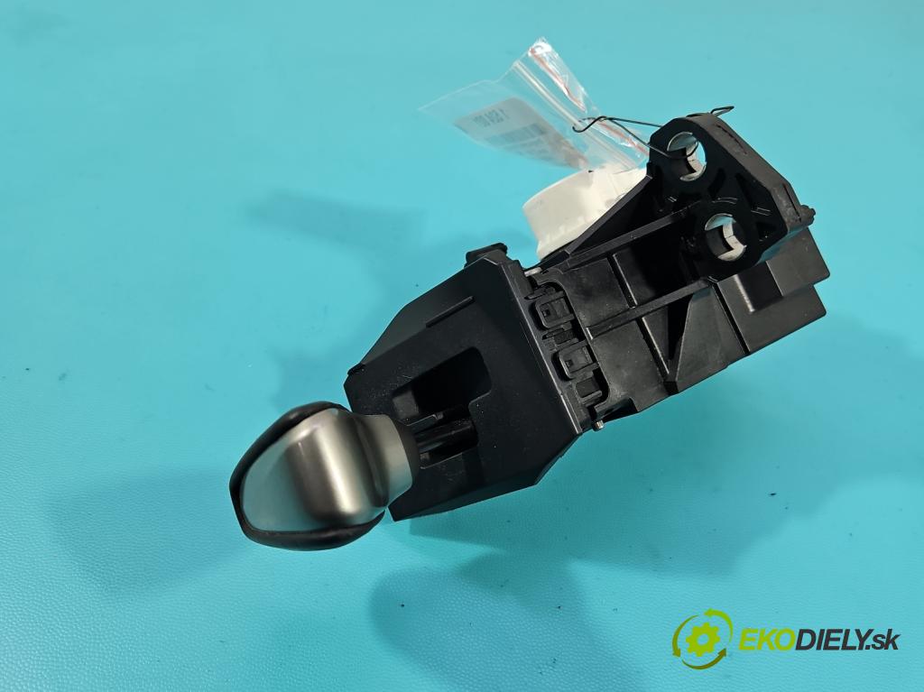 Lexus CT 2010-2022 1.8 VVTI 99 HP automatic 73 kW 1798 cm3 5- Páka: Změny: stupeň,rýchlosť 75C833-LHD (Rýchlostná páka (kulisa))