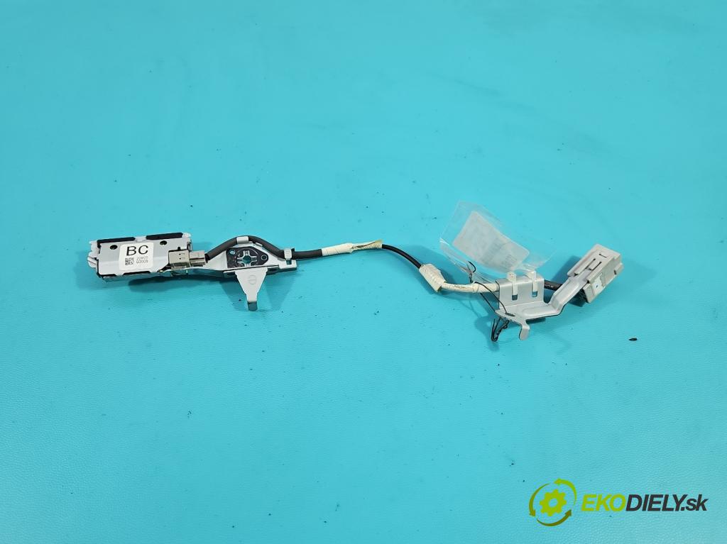 Lexus CT 2010-2022 1.8 VVTI 99 HP automatic 73 kW 1798 cm3 5- Antena