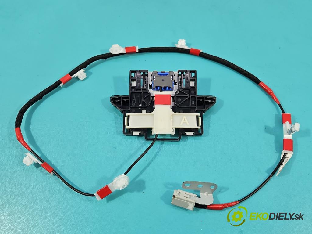 Lexus CT 2010-2022 1.8 VVTI 99 HP automatic 73 kW 1798 cm3 5- Antena 86860-78010-C