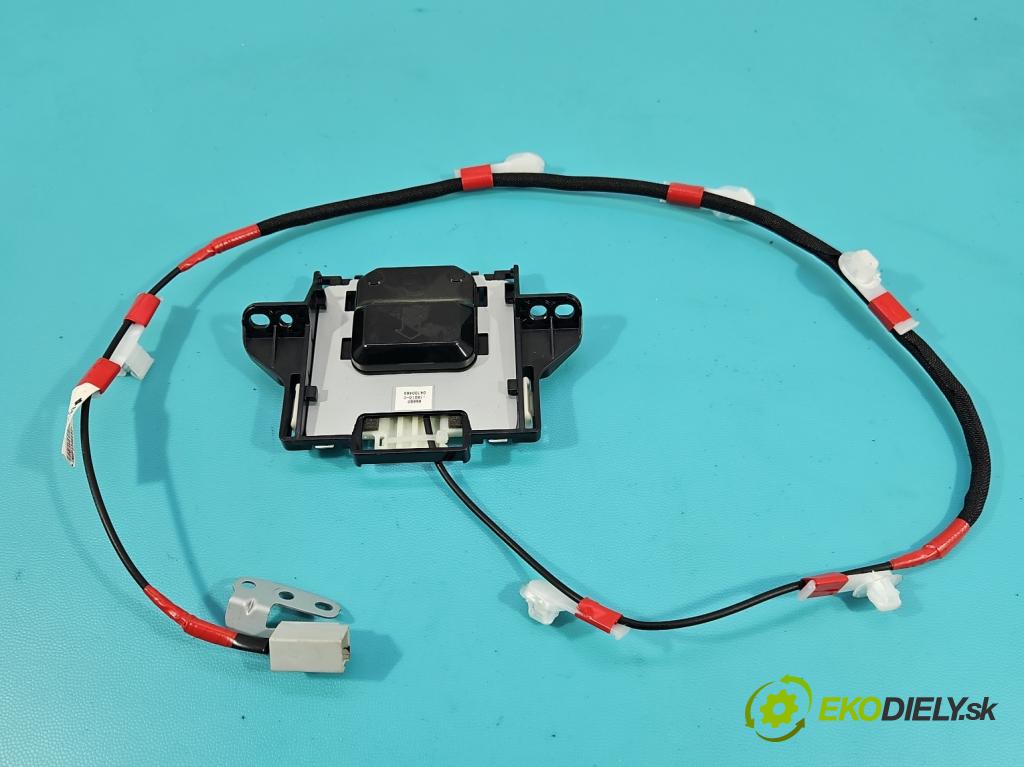 Lexus CT 2010-2022 1.8 VVTI 99 HP automatic 73 kW 1798 cm3 5- Antena 86860-78010-C