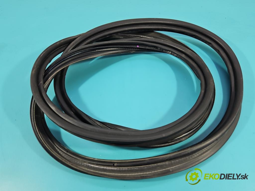 Lexus CT 2010-2022 1.8 VVTI 99 hp automatic 73 kW 1798 cm3 5- Těsnění: kufrových dveří 