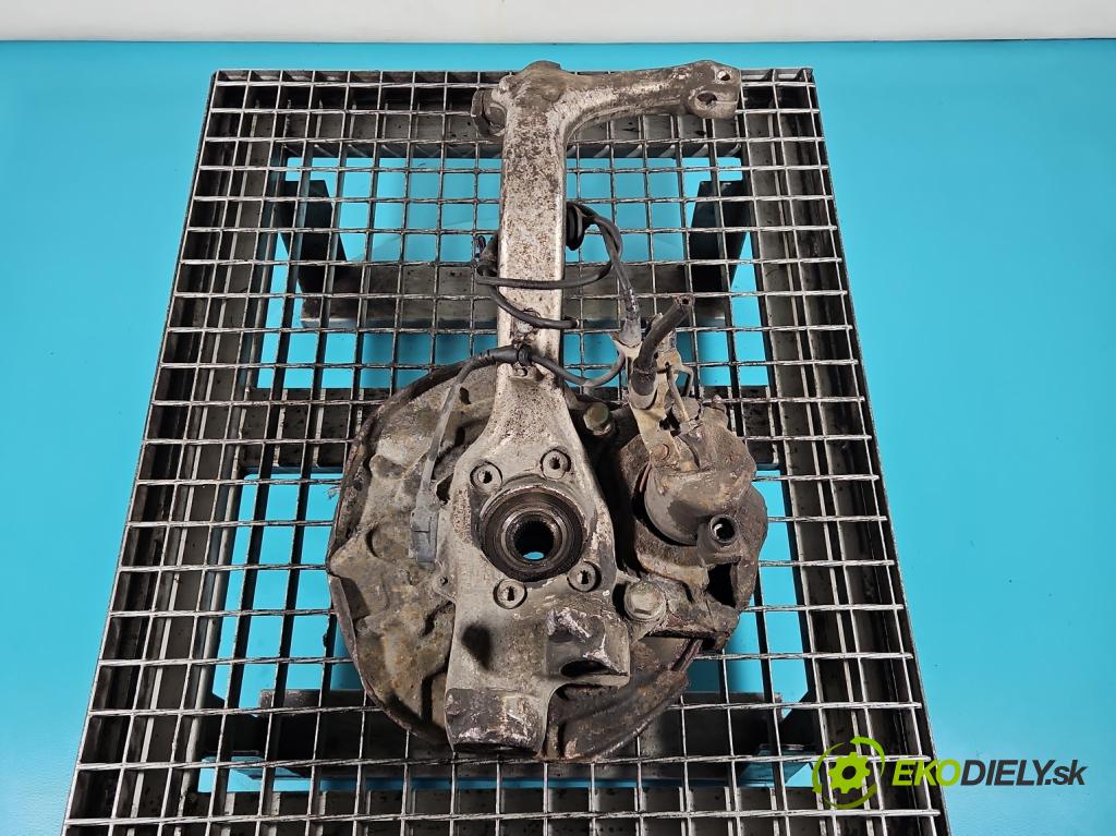 Audi A4 B6 2000-2004 2.0 20v 131 HP manual 96 kW 1984 cm3 4- náboj pravé  (Náboj kolesa)