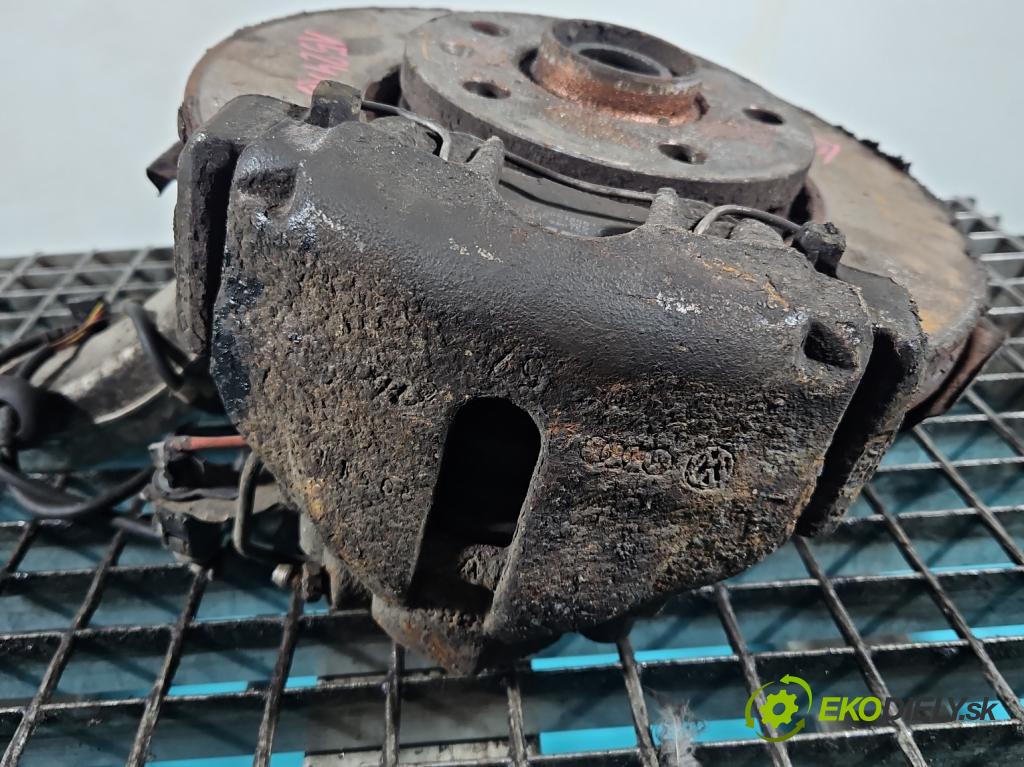 Audi A4 B6 2000-2004 2.0 20v 131 HP manual 96 kW 1984 cm3 4- brzdič predné pravý  (Kľučka dverí ostatné)