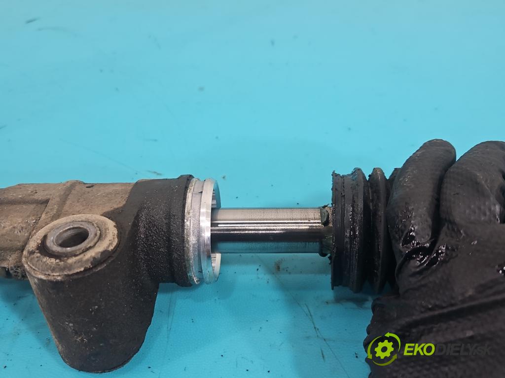 Opel Corsa C 2000-2006 1.0 12V 58 HP manual 43 kW 973 cm3 3- Ozubené kolo: volant