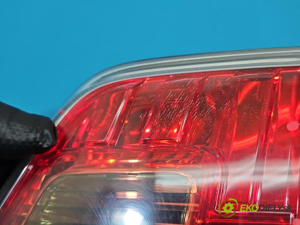 Toyota Avensis III T27 2009-2018 2.0 D4D 126 hp manual 93 kW 1998 cm3 4- světlo zadní pravé  (Klika dveří ostatní)