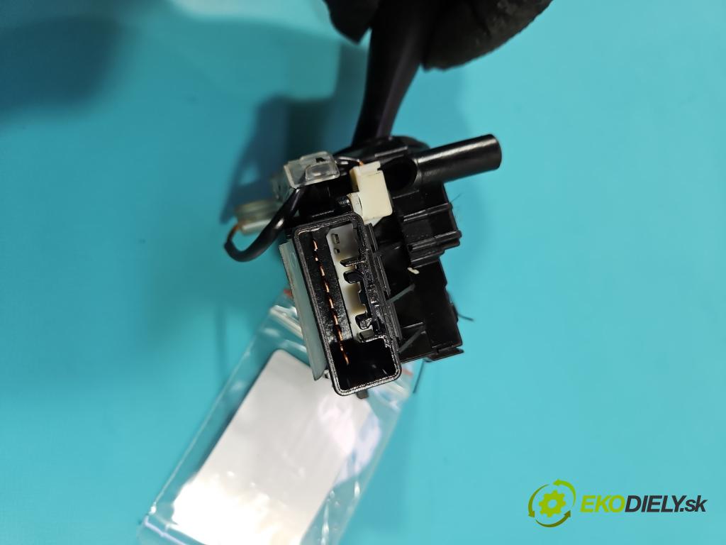 Suzuki SX4 I 2006-2014 2.0 16v 143 HP automatic 105 kW 1995 cm3 5- prepínač smeroviek 173744 (Prepínacie páčky pod volantom)