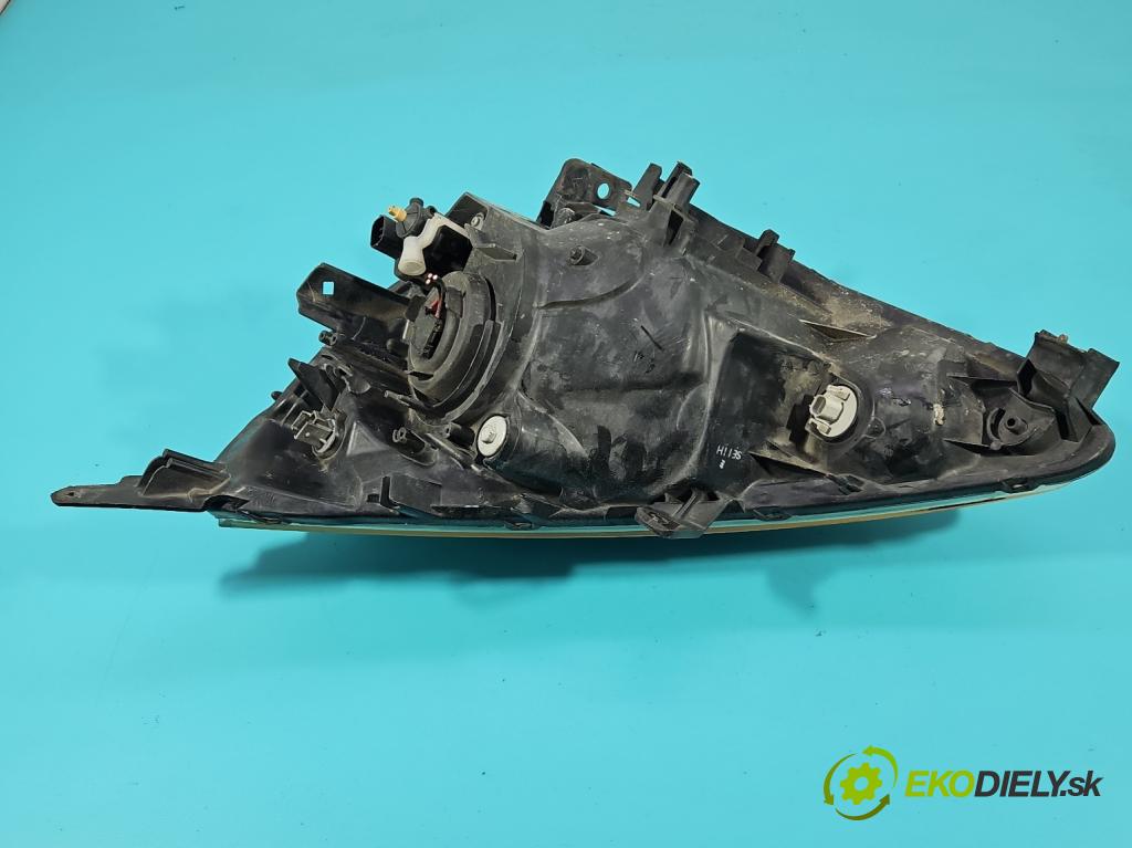 Honda Jazz II 2002-2008 1.3 83 HP manual 61 kW 1339 cm3 5- Reflektor: pravý  (Svetlo predné pravé)