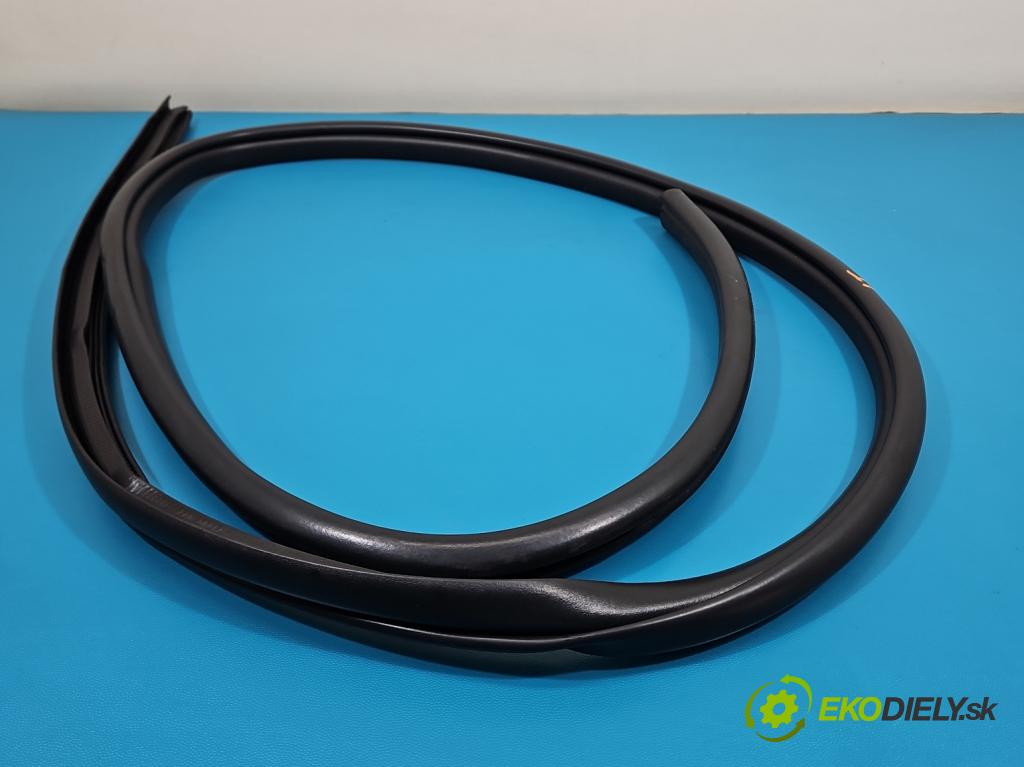 Lexus CT 2010-2022 1.8 VVTI 99 hp automatic 73 kW 1798 cm3 5- Těsnění: dveře zadní levé 00301228 (Karoserie ostatní)