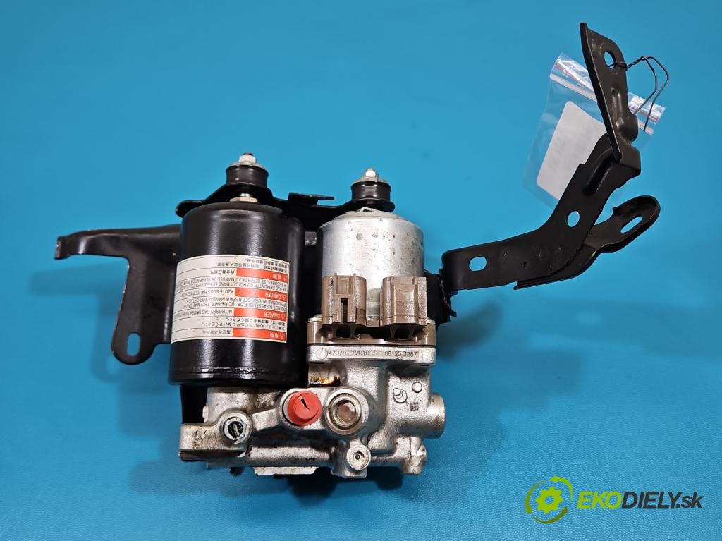 Lexus CT 2010-2022 1.8 VVTI 99 hp automatic 73 kW 1798 cm3 5- čerpadlo Brzda: 47070-12010 (Posilovač brzd)